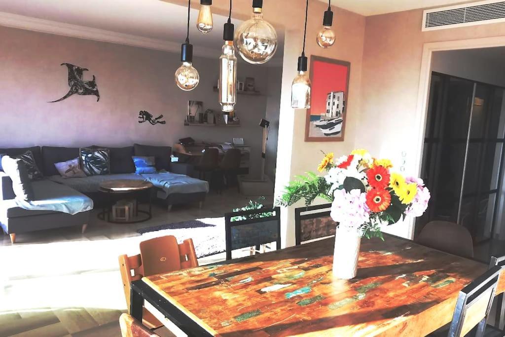 Appartement Nice Centre Vue Mer Avec Piscine Pour Famille, Couple D'Amis Pas De Groupes De Jeunes Autorises Extérieur photo