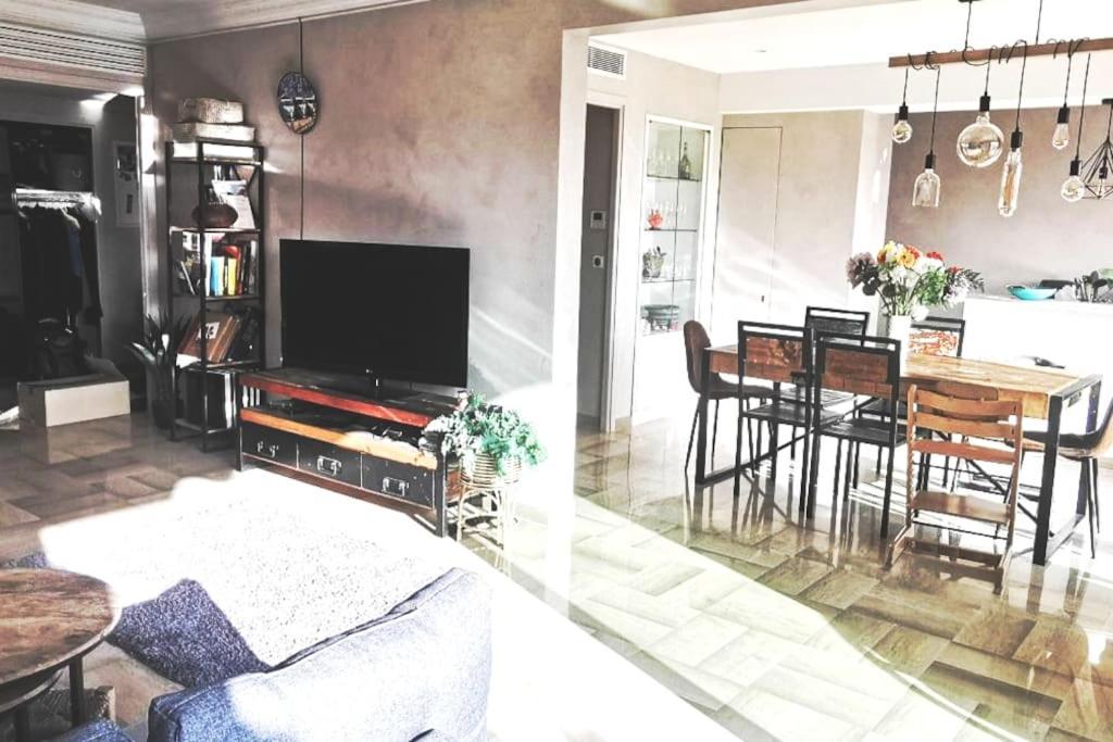Appartement Nice Centre Vue Mer Avec Piscine Pour Famille, Couple D'Amis Pas De Groupes De Jeunes Autorises Extérieur photo